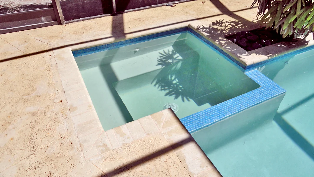 Resurfaced pool alternate view in Miami FL - Diamond Brite quartz finish