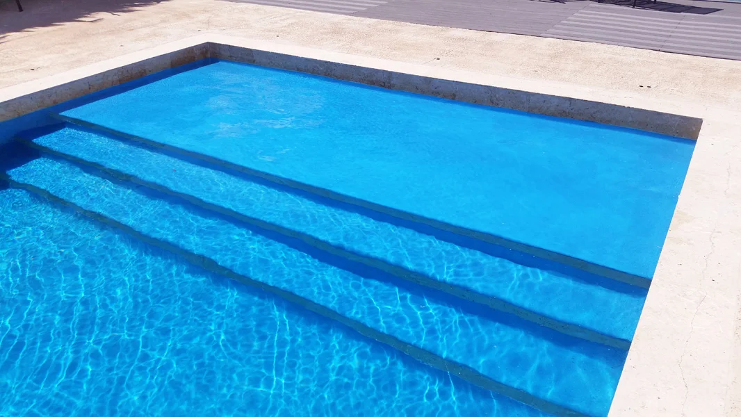 Resurfaced pool alternate view in Miami FL - Diamond Brite quartz finish