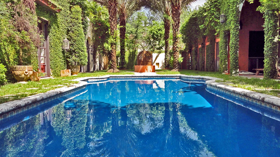 Resurfaced pool alternate view in Miami FL - Diamond Brite quartz finish