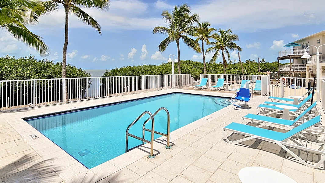 Resurfaced pool alternate view in Miami FL - Diamond Brite quartz finish